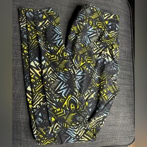 LuLaRoe Black, blue & Yellow Patterned Leggings.  Women. One size $5 bundle deal